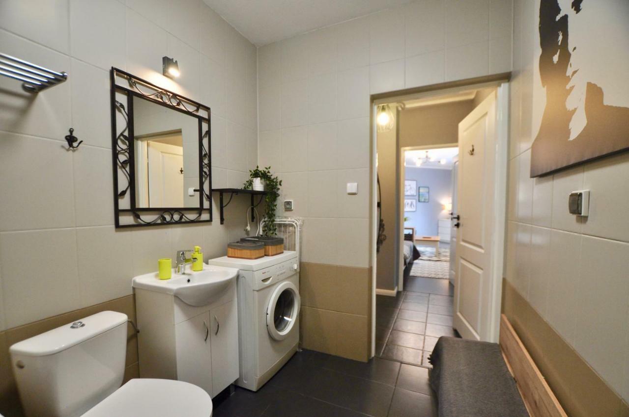 Abrahama Apartment Варшава Екстериор снимка
