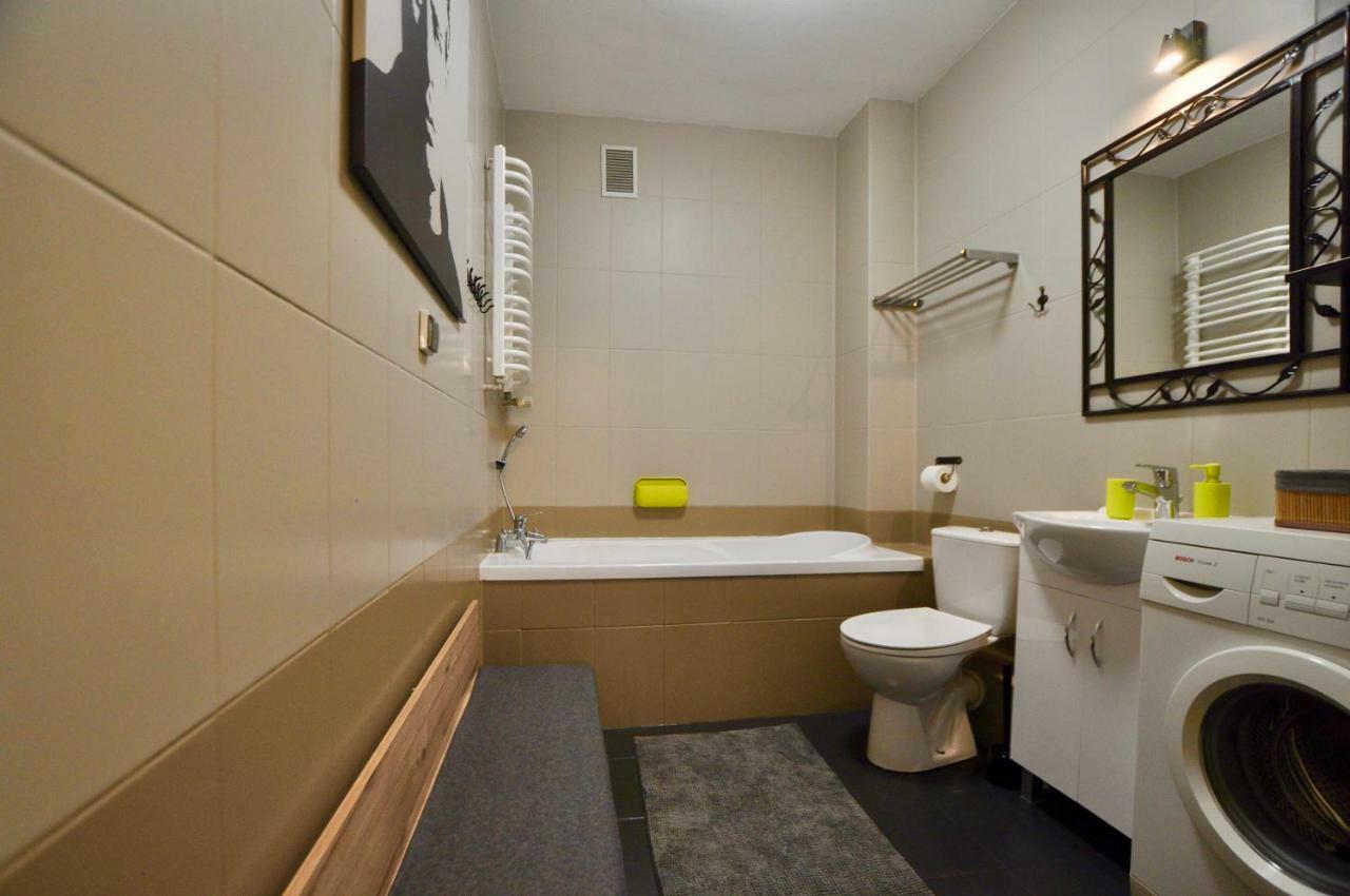 Abrahama Apartment Варшава Екстериор снимка